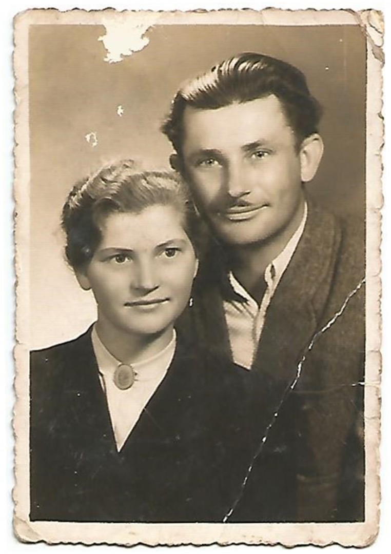 Zdjęcie nr 1 –Mama i tato w początkach małżeństwa
